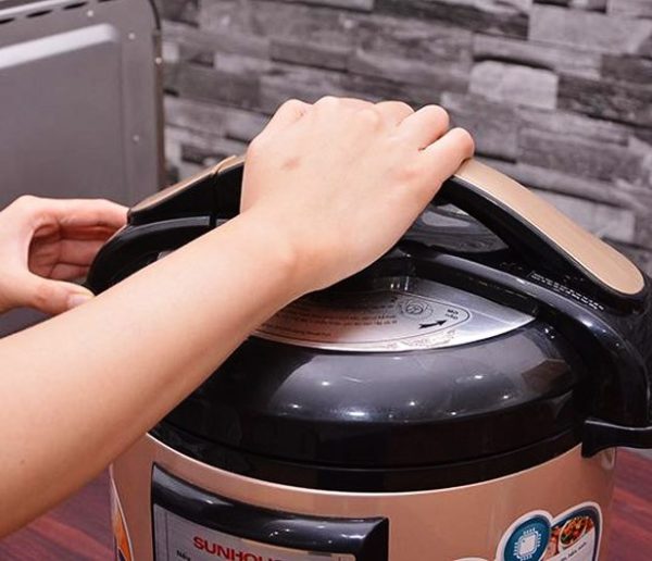 Cách mở nồi áp suất 1